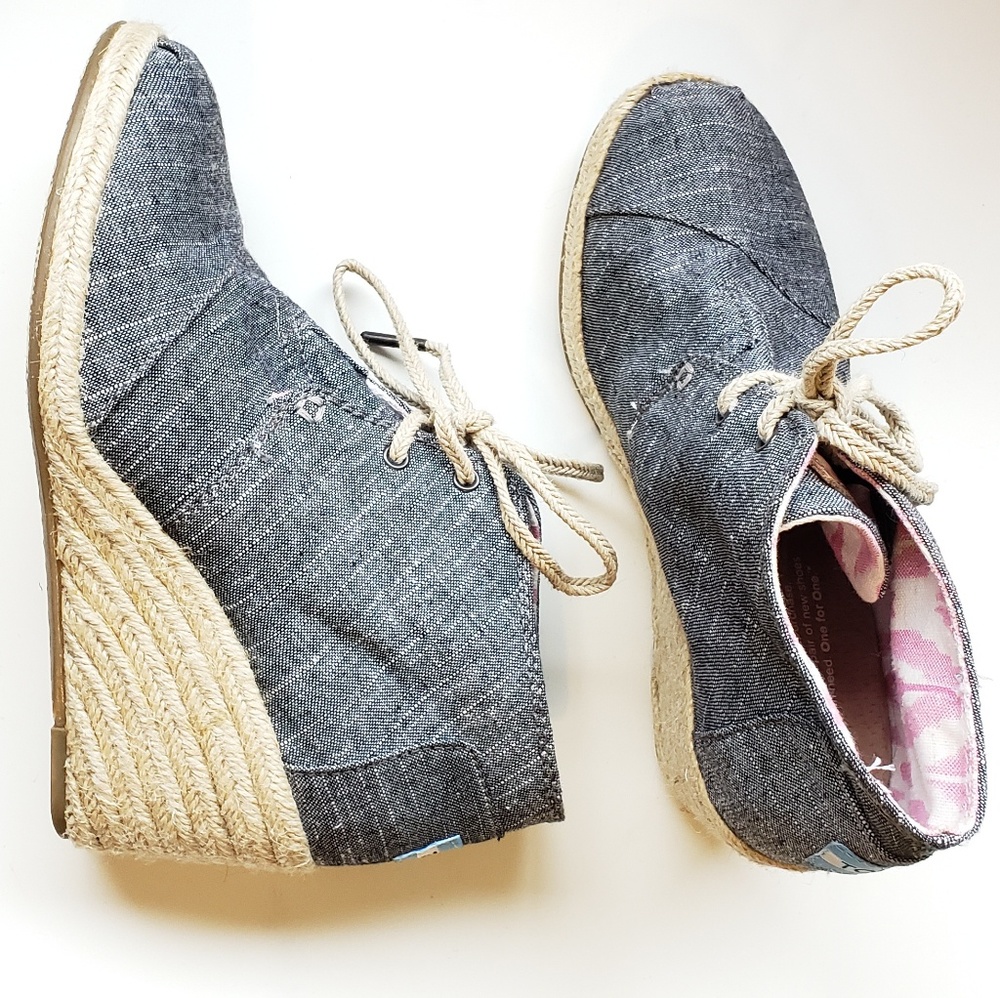 Tom's wedge booties